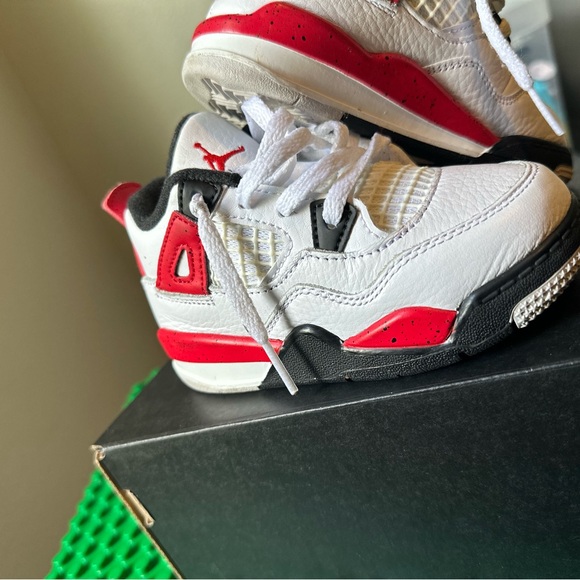 Jordan 4 Retro - Picture 3 of 5